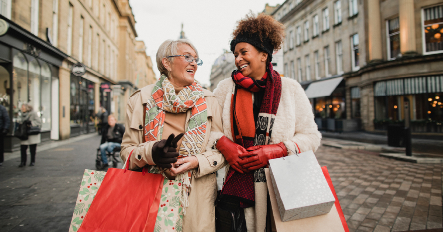 friends-shopping-around-town-together